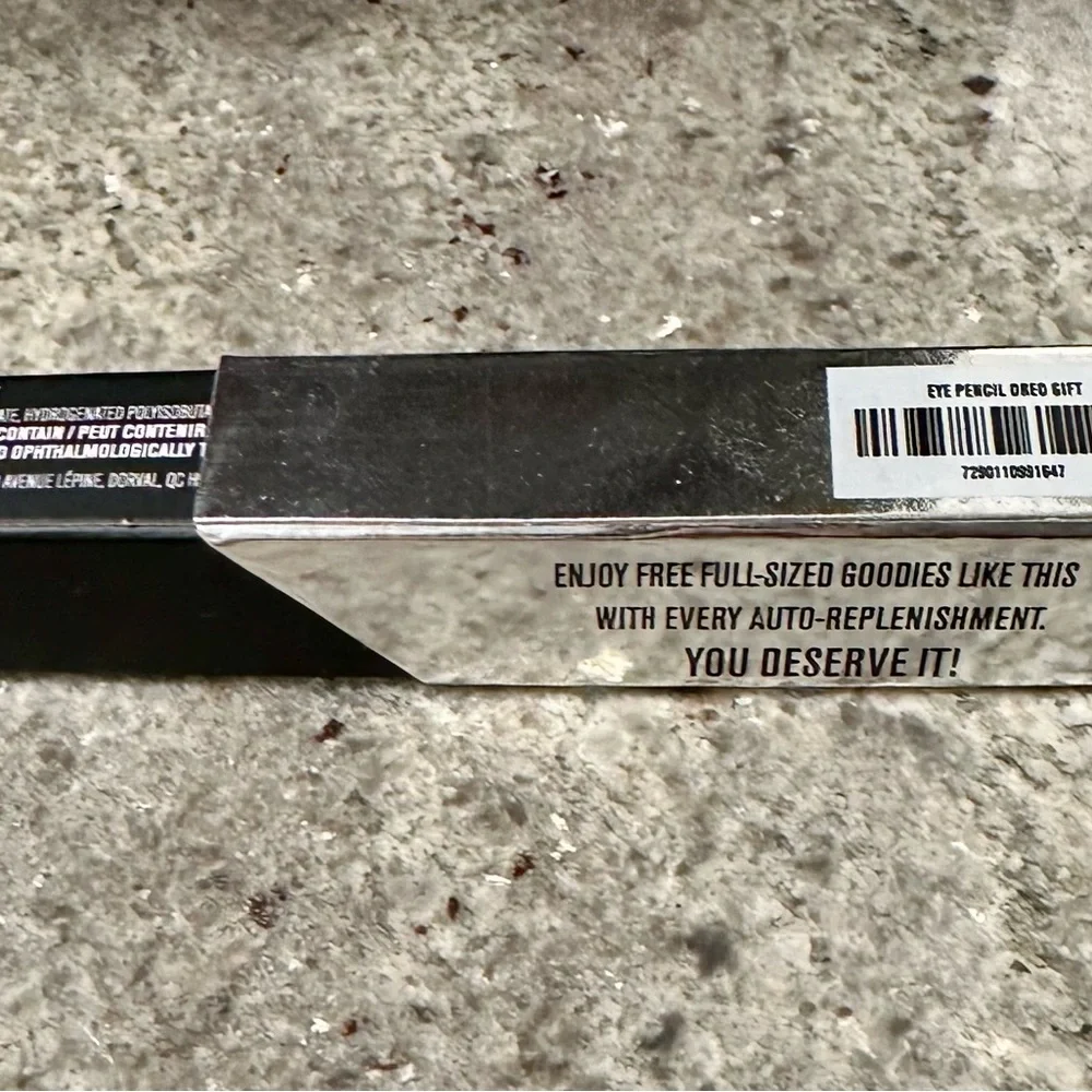 A soft, smoothly gliding waterproof‎ long wearing eyeliner.pencil